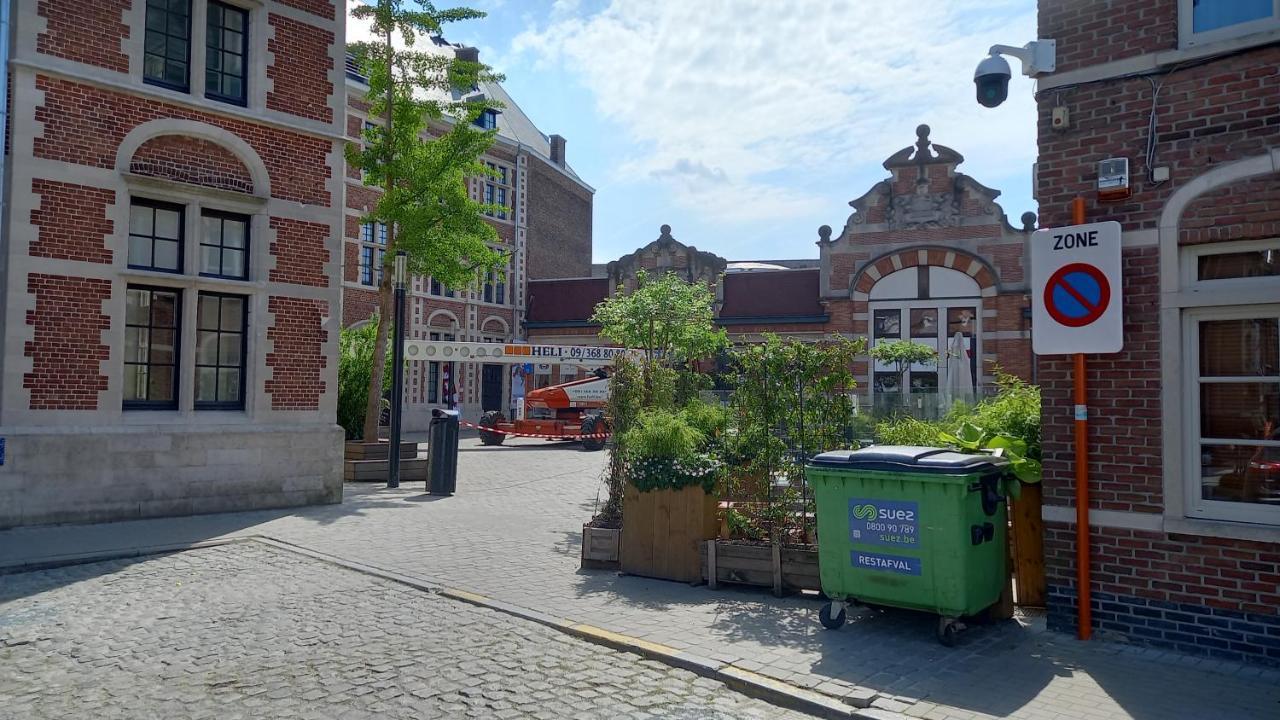 Luxe Appartement Met 3 Slaapkamers En 1 Kingsize Bed Slaapzetel En Drie Dubbelbedden Dendermonde Exterior foto
